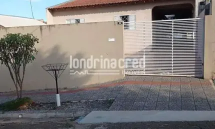 Encantadora casa no Mister Thomas com 2 quartos (1 suíte), 200m² de terreno, 102m² de construção e