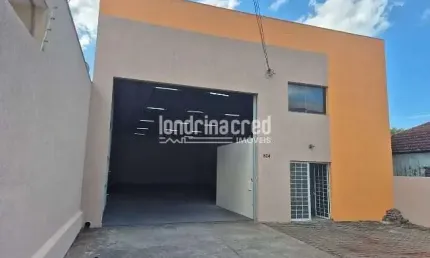 Barracão para locação na Vila Filipin com 345m², amplo estacionamento frontal, 1 sala para escritór