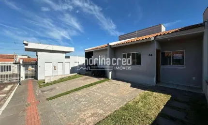 Casa no Condomínio Nova Lindóia com 2 quartos, sala, cozinha, banheiro, 2 vagas de garagem, 133m² d