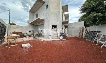 Sobrado com 3 quartos (1 suíte), 120m² de construção, acabamento moderno e excelente localização na