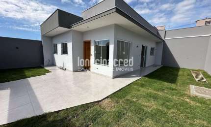 Casa no Jardim Novo Sabará com 3 dormitórios (1 suíte), sala, cozinha planejada, banheiro social, 1