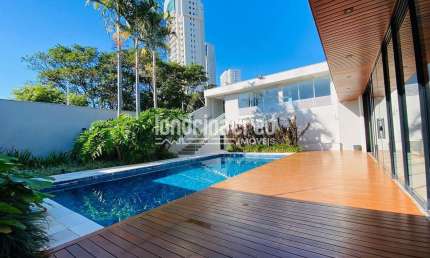 Casa térrea no Parque Residencial Alcântara com 3 quartos (2 suítes), escritório, piscina aquecida,