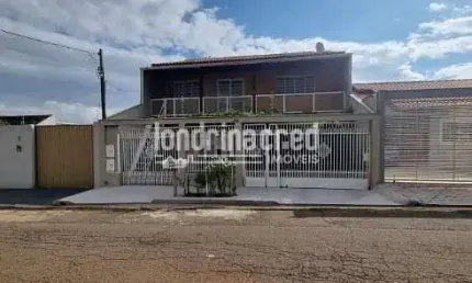 Sobrado no Jardim Planalto com 5 dormitórios (1 suíte), 3 banheiros, 2 vagas, 197m² de construção e