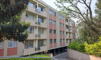 Vende apartamento 3 dormitórios sendo uma suíte Novo Mundo Curitiba