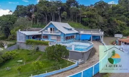 Linda Casa com Piscina com Vista para a Serra dos Órgãos e Dedo de Deus!