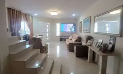 Casa com Piscina à poucos metros do Shopping Park Lagos