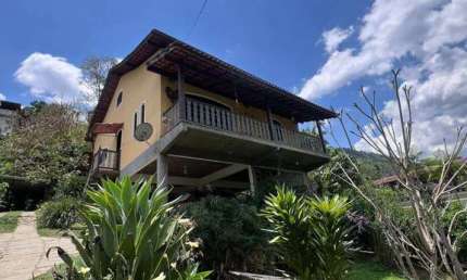 Casa mobiliada com terreno amplo em Nova Friburgo - Chácara Paraíso
