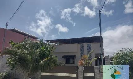 Casa localizada no bairro Monte Alto em Arraial do Cabo-RJ