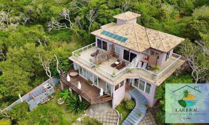 Casa de Alto Padrão com Piscina na Ferradura – Armação dos Búzios