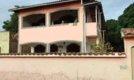 Oportunidade: 3 Casas no mesmo terreno em Araruama-RJ