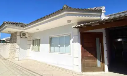 Casa 4 quartos c/ piscina em condomínio - cabo frio