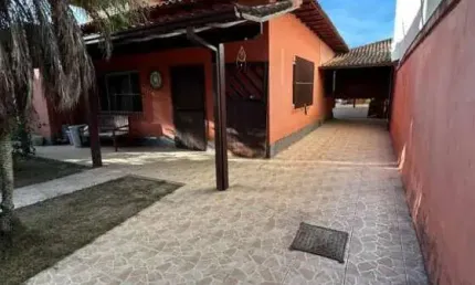 Casa c/ Piscina excelente localização no Jardim MarIléa - Rio das Ostras-RJ