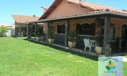 Ampla casa com área gourmet + 2 suítes independentes em praia seca