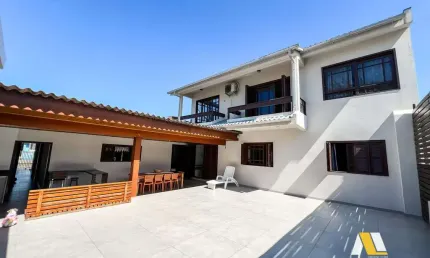 Casa  5 dormitórios 100 metros do Mar no Balneário Arroio do Silva/SC