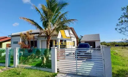 Casa de 2 dormitórios sendo 1 suíte e closet, em Balneário Arroio do Silva/SC