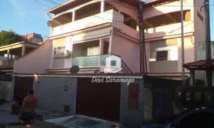 Sobrado com terraço, garagem, churrasqueira, porcelanato, muito bem conservada