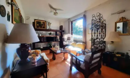 Casa de 4 quartos e possibilidade de usar como ponto comercial