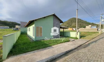 Casa à Venda - 2 Quartos - Vitoria dos Anjos Residencial Clube -  Maricá