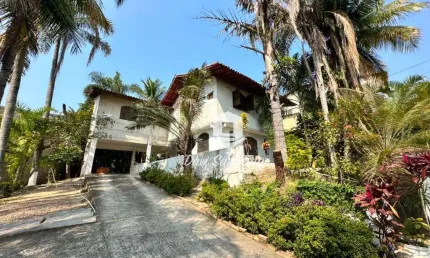 Casa com 4 dormitórios à venda em São Lourenço - Niterói/RJ