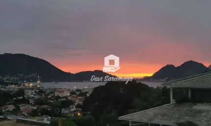 Casa com 3 quartos à venda na Rua Clara Nunes, São Francisco, Niterói