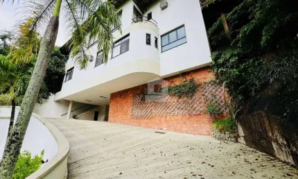 Casa a Venda 4 QUartos em São Francisco dentro de Condominio