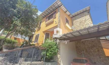 Casa de alto padrão em condomínio no coração de São Gonçalo !