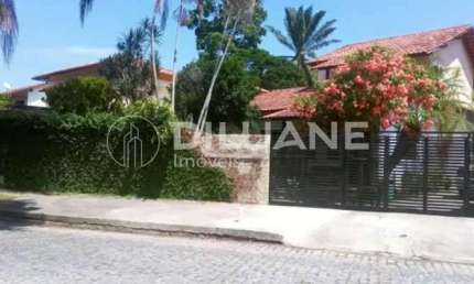 Casa com 3 quartos à venda na Rua Juriti, Itaipu, Niterói, 350 m2 por R$ 1.040.000