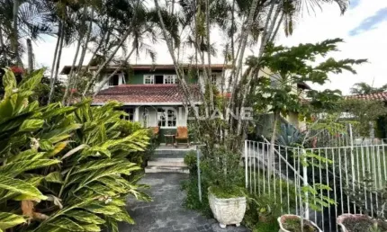 Casa em condomínio fechado com 6 quartos à venda na Estrada Washington Luís, Sapê, Niterói, 280 m2 por R$ 980.000