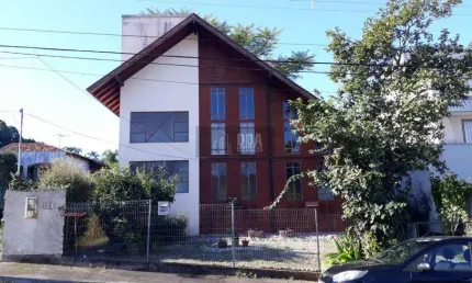 Linda casa , 2dorm, 2 salas, 2 bwc, varanda. na Ponta de Baixo.