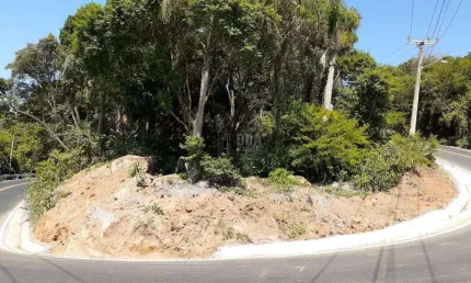Terreno no Rio Vemelho c/ vista para a praia do Moçambique.