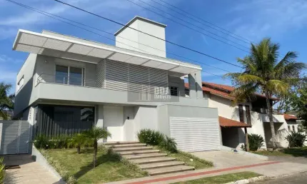 Casa aconchegante com 3 suítes em Jurerê Internacional
