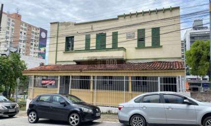 Amplo casarão comercial em rua nobre do centro de Floripa.