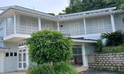Excelente casa,600 m2, na Ponta de Baixo. 5 dorm ( 2 suites).