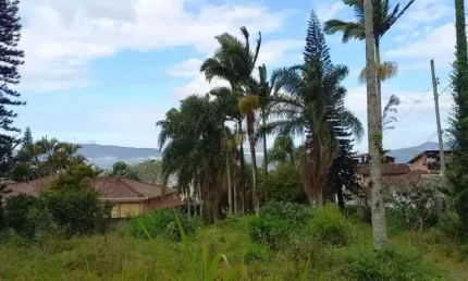 Linda área de 4200 m2 p/ condomínio na Ponta de Baixo,S.José.