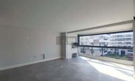 Apartamento novo com 03 suítes próximo da Praia de Jurerê