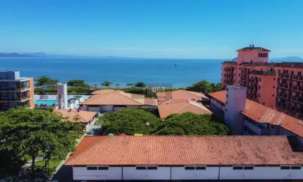 Cobertura com 04 suítes a 100 metros da Praia de Jurerê