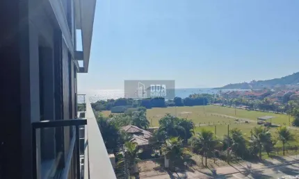 Cobertura com pé direito duplo e vista mar na praia de jurerê