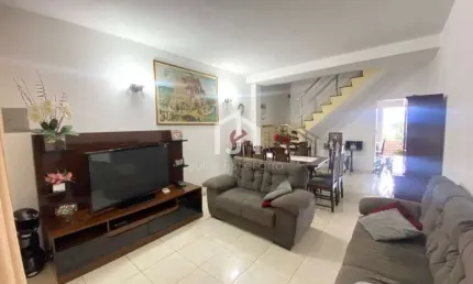 Casa com 3 quartos à venda na Rua Lorena, Vila Iapi, Taubaté por R$ 450.000