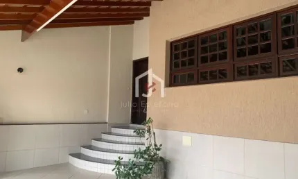 Casa com 3 quartos à venda na Rua Orlando de Barros Pereira, Terra Nova, Taubaté por R$ 600.000