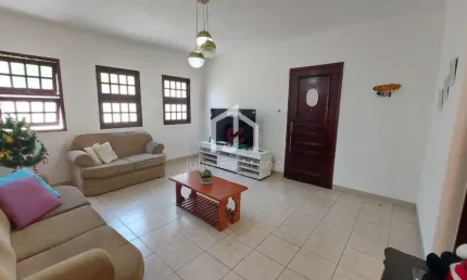 Casa com 3 quartos à venda na Rua Annunciata Rosa Indiani, Parque São Jorge, Taubaté por R$ 650.000