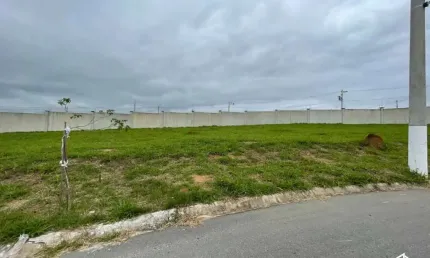 Terreno em condomínio fechado à venda no Vale dos Cristais, Taubaté  por R$ 150.000