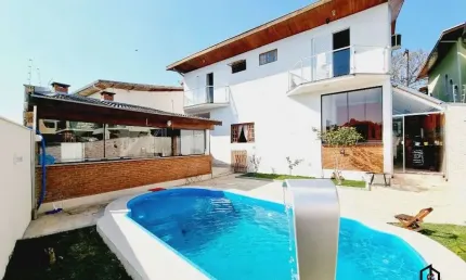 Casa com 3 quartos à venda na Rua Vitória-Régia, Campos Elíseos, Taubaté por R$ 850.000