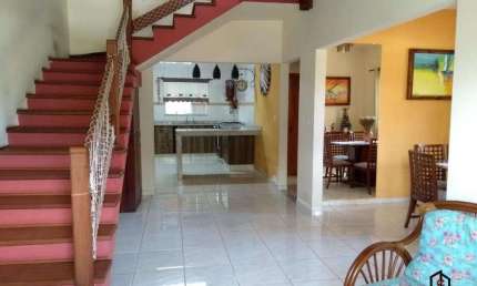 Casa em condomínio fechado com 4 quartos à venda na Avenida Arnaldo Felipe Sbruzzi, Jardim Oasis, Taubaté por R$ 850.000