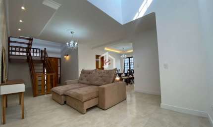 Casa com 4 quartos à venda na Rua Francisco Nunes, Jardim Califórnia, Taubaté por R$ 740.000