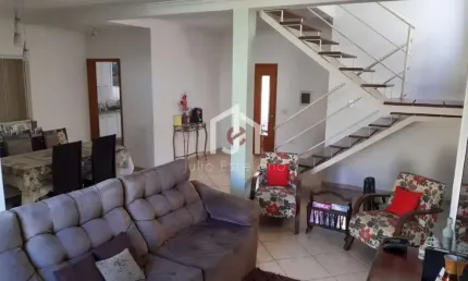 Casa em condomínio fechado com 3 quartos à venda na Rua Padre Fischer, Parque São Luís, Taubaté por R$ 800.000