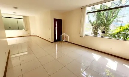 Casa em condomínio fechado com 4 quartos à venda na Rua Gino Biondi, Vila Jaboticabeira, Taubaté por R$ 1.300.000