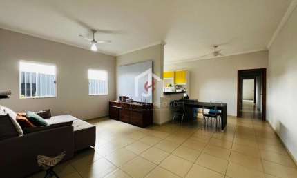 Casa com 4 quartos à venda na Rua José Maria Russi, Monte Belo, Taubaté por R$ 515.000
