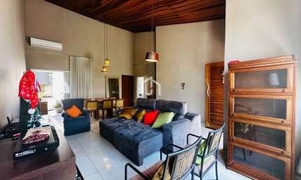 Casa em condomínio fechado com 3 quartos à venda na Avenida Arnaldo Felipe Sbruzzi, Jardim Oasis, Taubaté por R$ 780.000