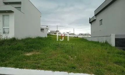 Terreno em condomínio fechado à venda no Vale dos Cristais, Taubaté  por R$ 190.000