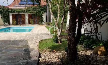 Casa com 3 quartos à venda na Rua Professora Escolástica Bicudo, Independência, Taubaté por R$ 1.100.000
